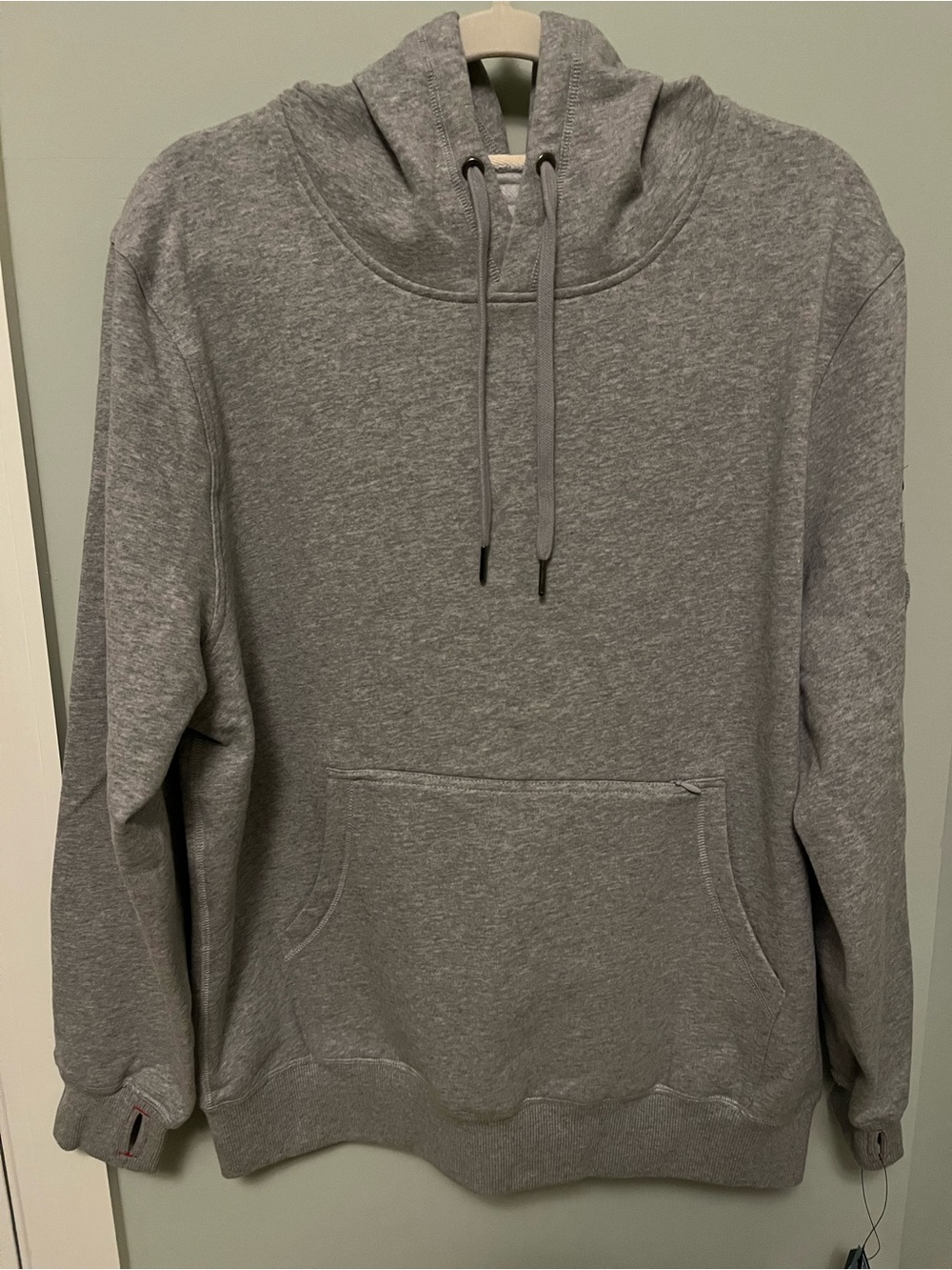 Thumb M Pullover Hoodie Arm Pocket Kangaroo Pocket Zipper Pocket